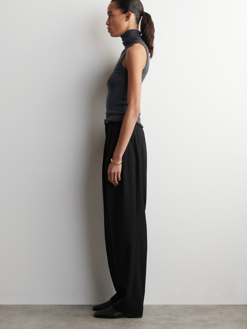 NWT (size 10) COS PLEATED WOOL-BLEND TAPERED PANTS - Picture 2 of 7